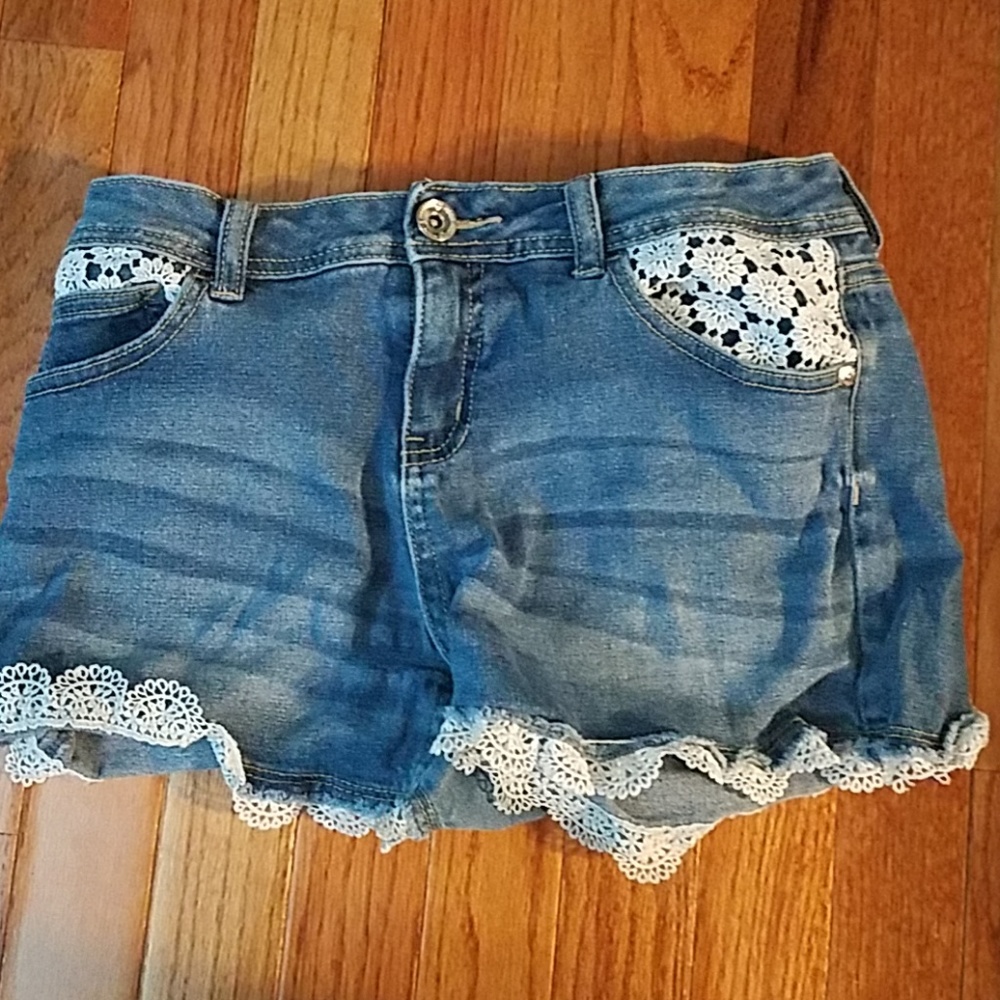 Justice Jean shorts with lace pockets and lining